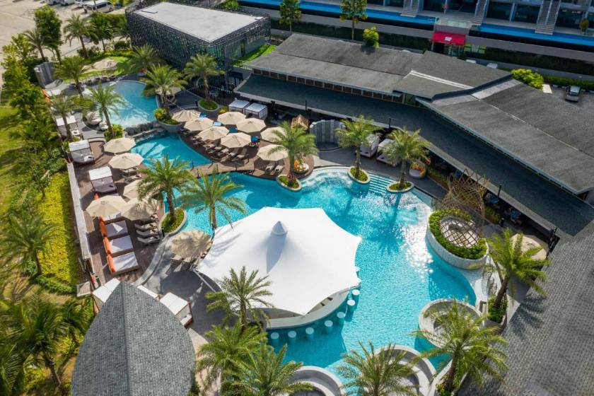 Patong Bay Hill - facade