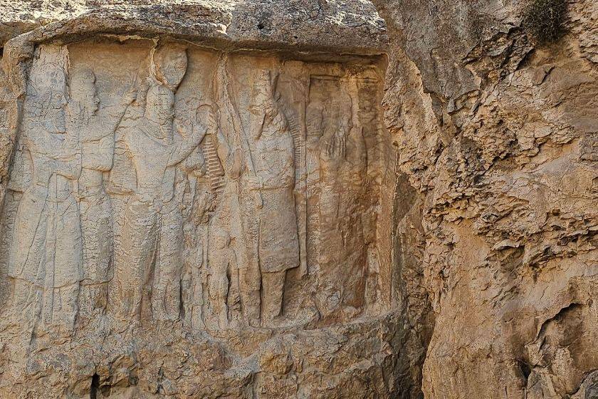 مجلس سوم تاج‌گذاری شاپور اول 