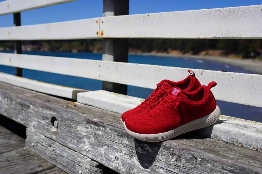 کتونی قرمز. منبع عکس: ویکی‌مدیا، عکاس: Woolloomoolooshoe
