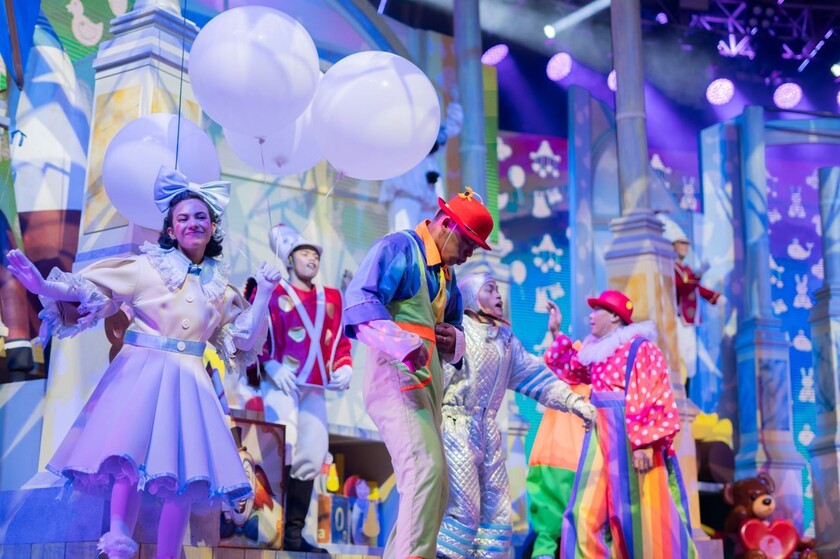 کارناوال باغ جهانی دبی. منبع عکس: Globalvillage.ae. عکاس: نامشخص