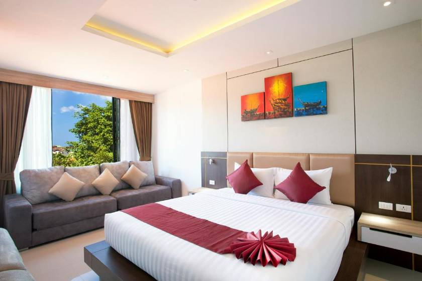 Paripas Patong Resort - Family Room with Balcony