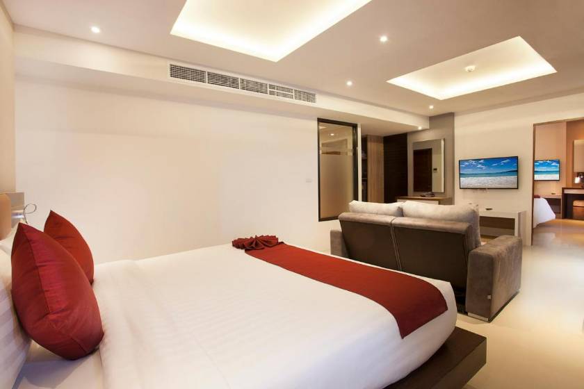Paripas Patong Resort - Deluxe Double Room with Pool Access