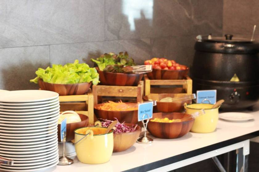 Wyndham La Vita Rawai Phuket  - food and drink