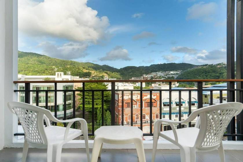 Paripas Patong Resort -Deluxe Twin Room with Balcony