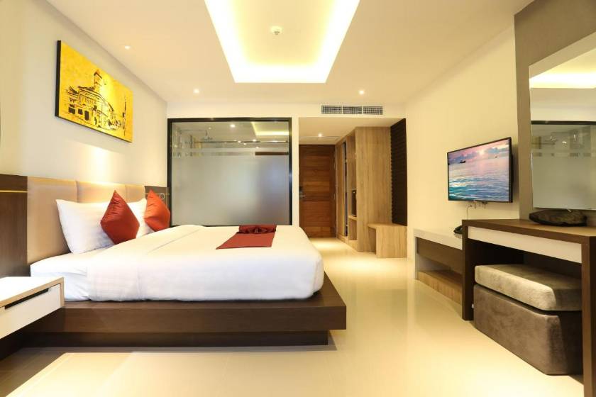 Paripas Patong Resort - Deluxe Twin or Double Room with Balcony (No View)