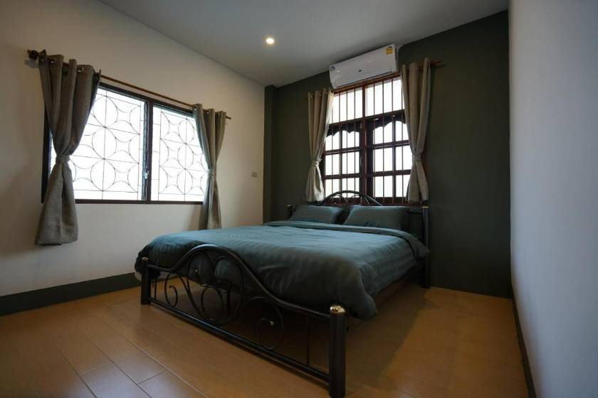 Niece Hostel Phuket - SHA Extra Plus - Superior Twin Room with City View