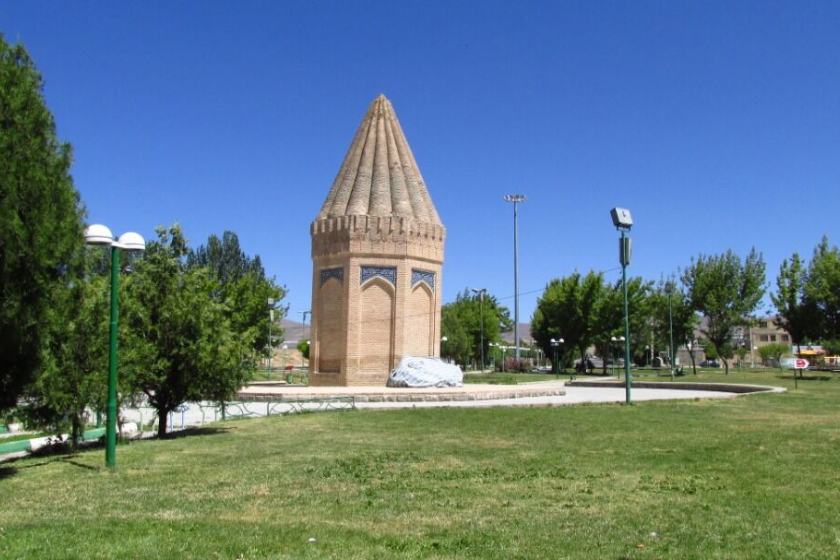 توسعه بارگاه حیقوق نبی (ع) به کمک گردشگری و اقتصاد تویسرکان می‌آید