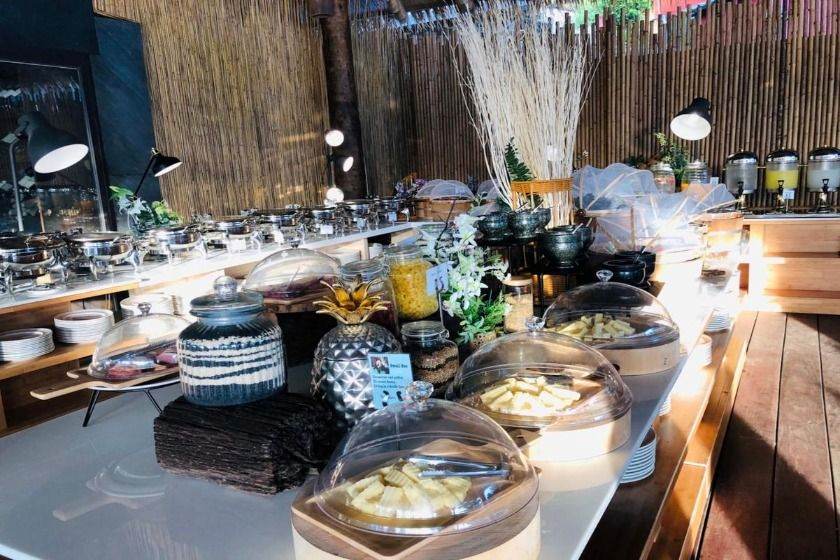 Phi Phi CoCo Beach Resort Phuket - breakfast 