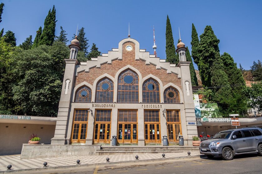 ایستگاه پایینی فونیکولار تفلیس. منبع عکس: گوگل‌مپ. عکاس: Tomekthebest