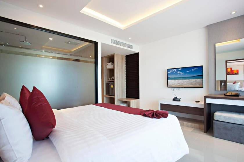 Paripas Patong Resort - Deluxe Double Room with Pool Access