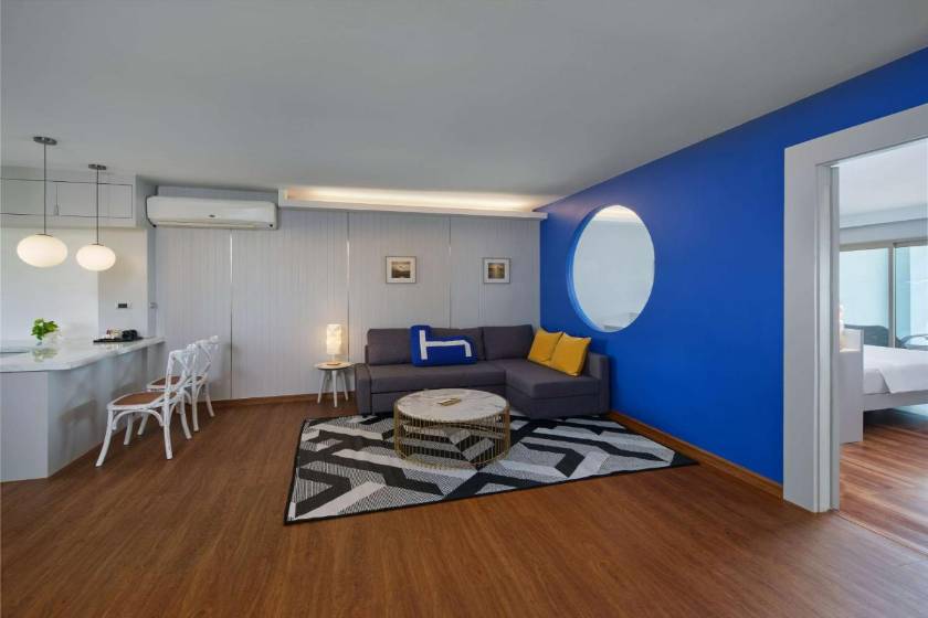 HOMM Bliss Southbeach Patong - Deluxe Suite with Sea View