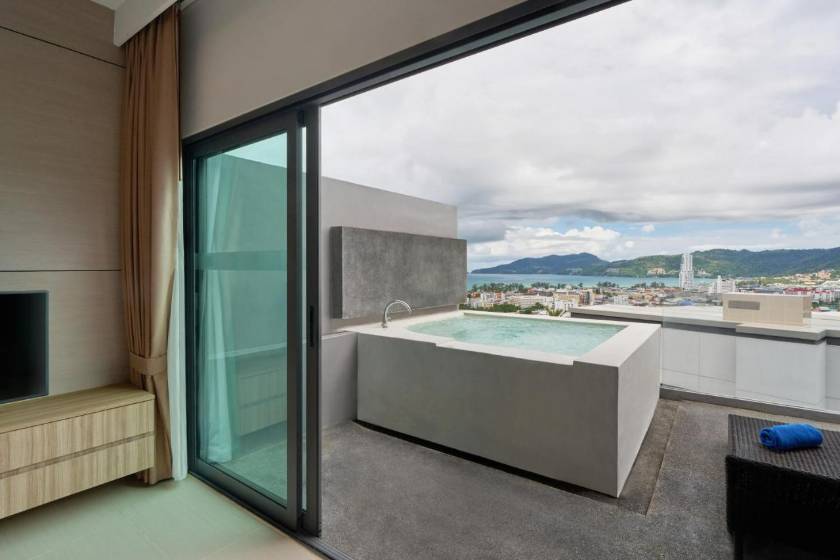 Patong Bay Hill - Premier Suite Seaview with Jacuzzi