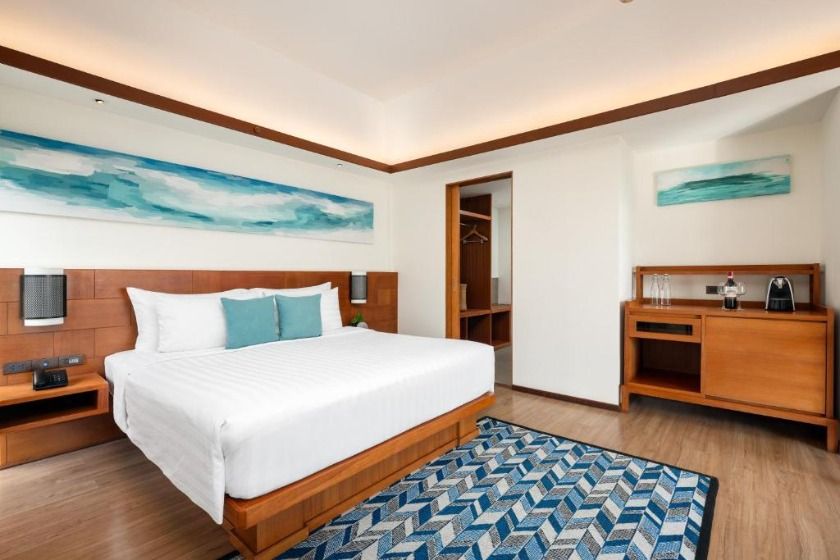 SAii Phi Phi Island Village Phuket - Beachfront Junior Suite