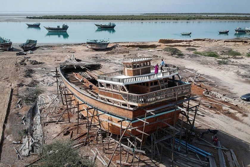 اولین لنج گردشگری ایرانی در روستای گوران به آب انداخته شد