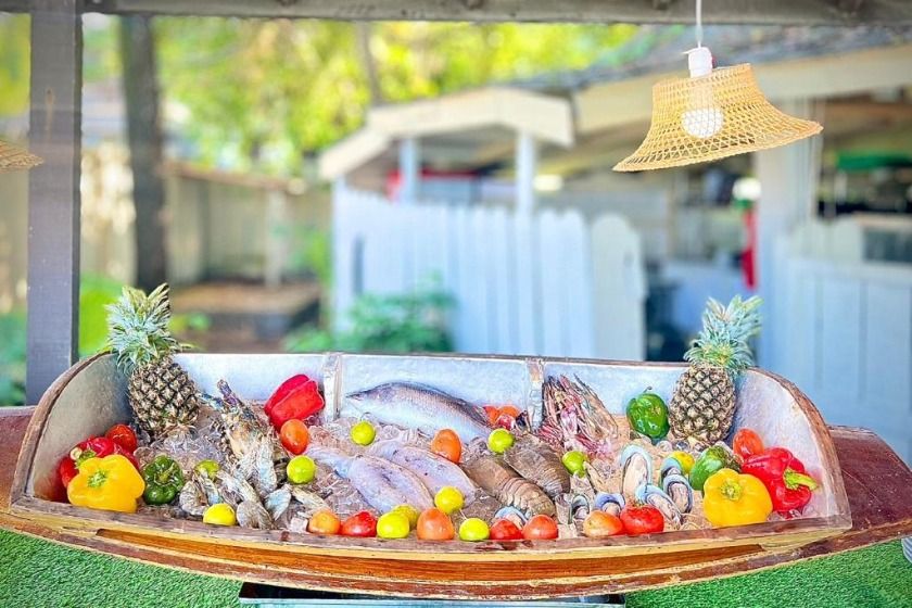 Phi Phi Holiday Resort Phuket - food and drink