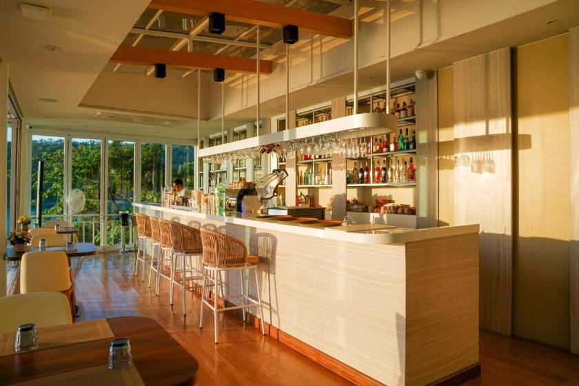 ANONA SUNSET Boutique -  cafe