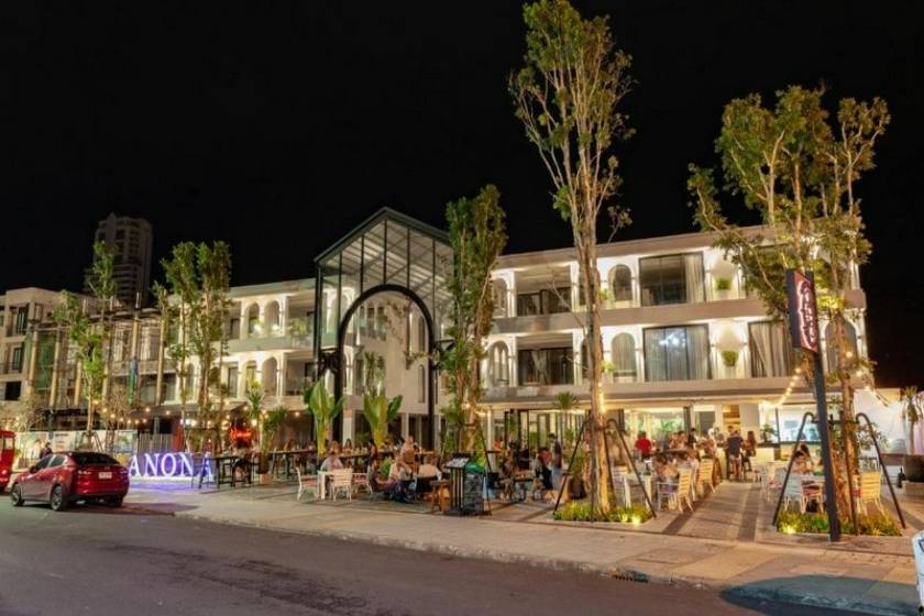 ANONA SUNSET Boutique - facade