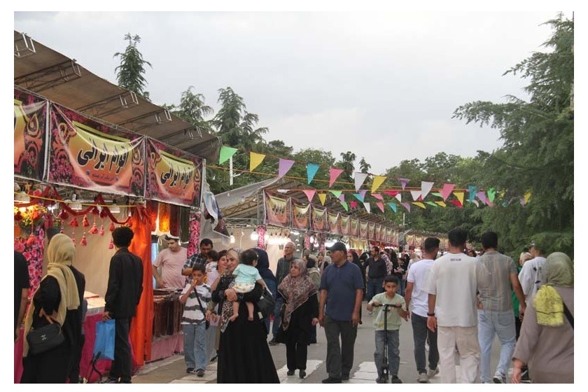 عطر گل‌های محمدی و بهاری در بوستان جهان‌نما پیچید