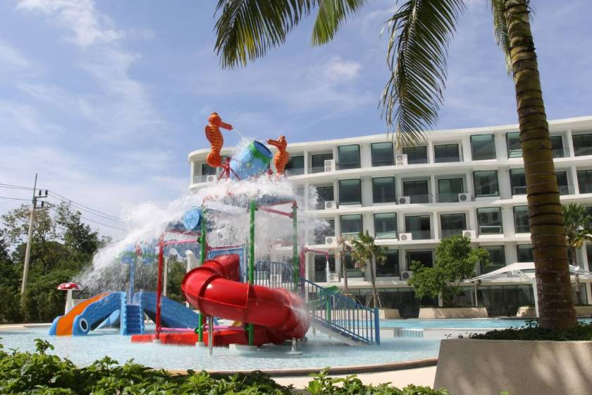 Wyndham La Vita Rawai Phuket -  pool