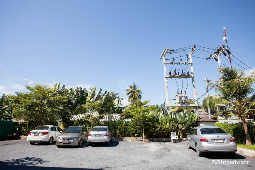 Navatara Phuket Resort - parking