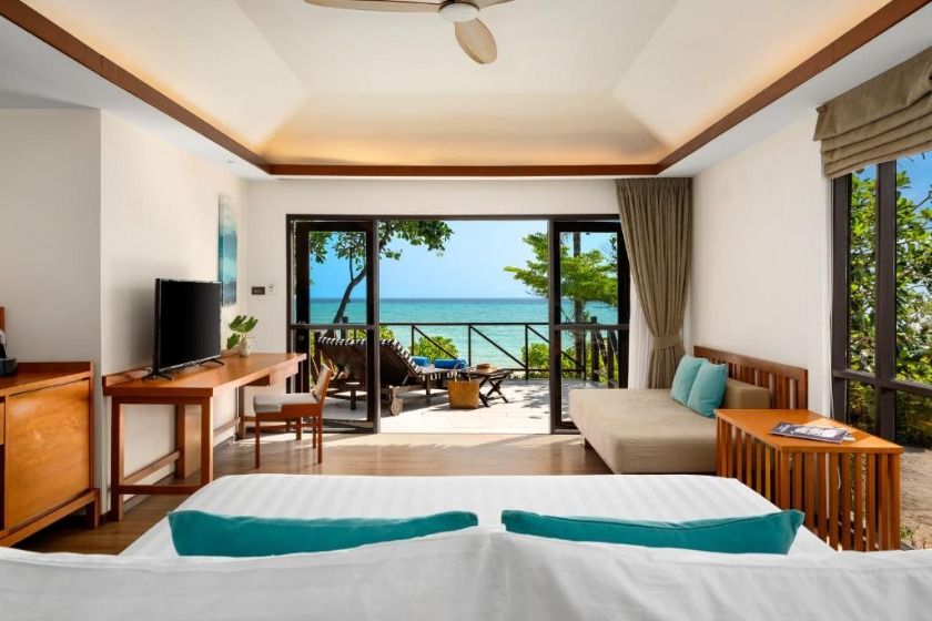 SAii Phi Phi Island Village Phuket - Beachfront Junior Suite