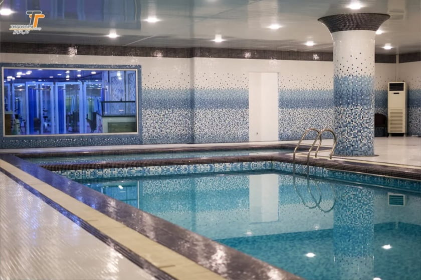 استخر سرپوشیده هتل بزرگ کوروش. منبع: صفحه اینستاگرام Kourosh.hotel. عکاس: نامشخص