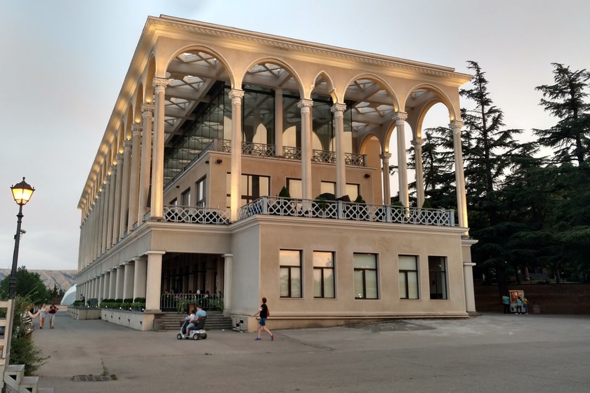 ایستگاه بالایی فونیکولار تفلیس. منبع عکس: گوگل‌مپ. عکاس: Zaali Gogichaishvili