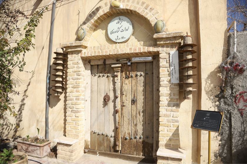 تابلوهای جهت نمای دوزبانه در روستای هدف گردشگری خاوه نصب شد