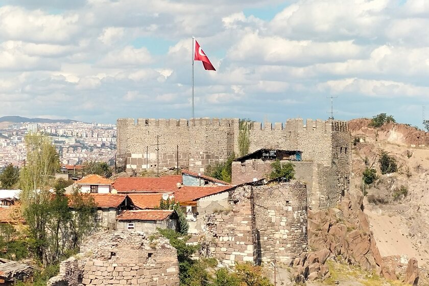 قلعه آنکارا. منبع عکس: گوگل‌مپ. عکاس: Erkan SEVGİN