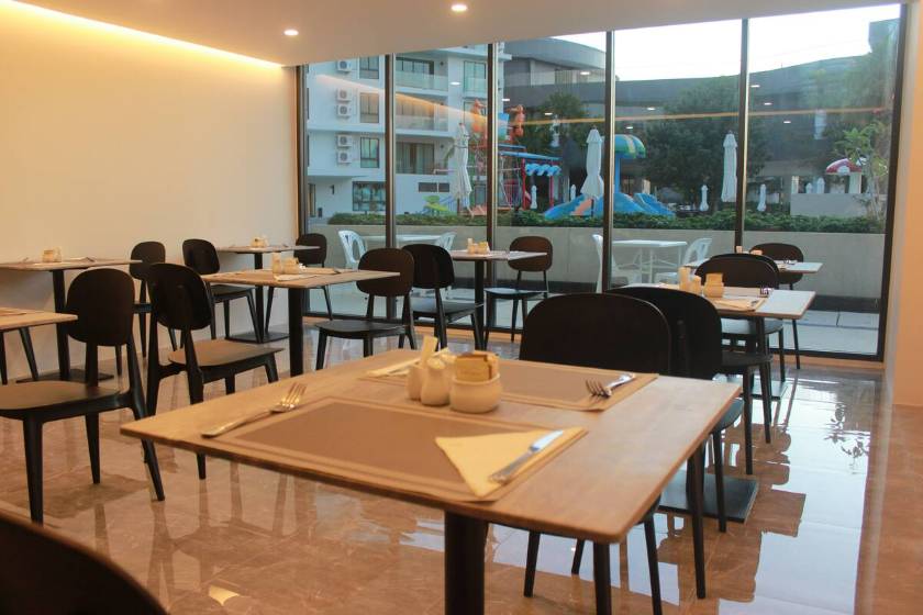 Wyndham La Vita Rawai Phuket - restaurant