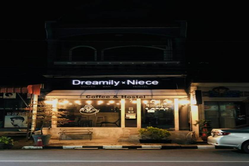 Niece Hostel Phuket - SHA Extra Plus - facade