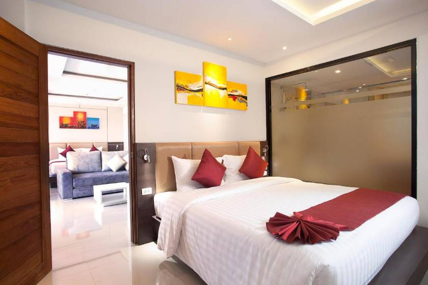 Paripas Patong Resort - Deluxe Double Room with Balcony
