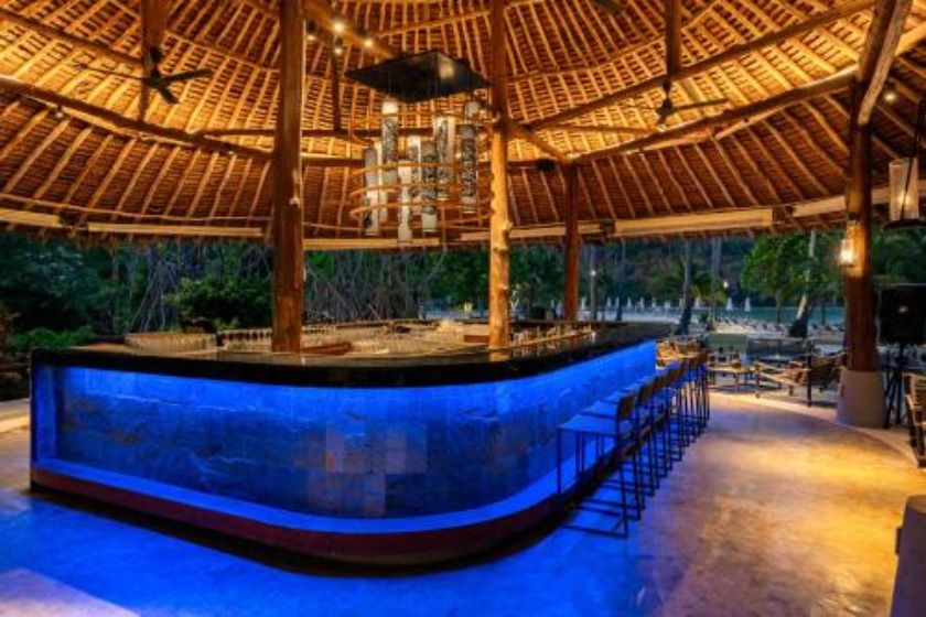 SAii Phi Phi Island Village Phuket - bar