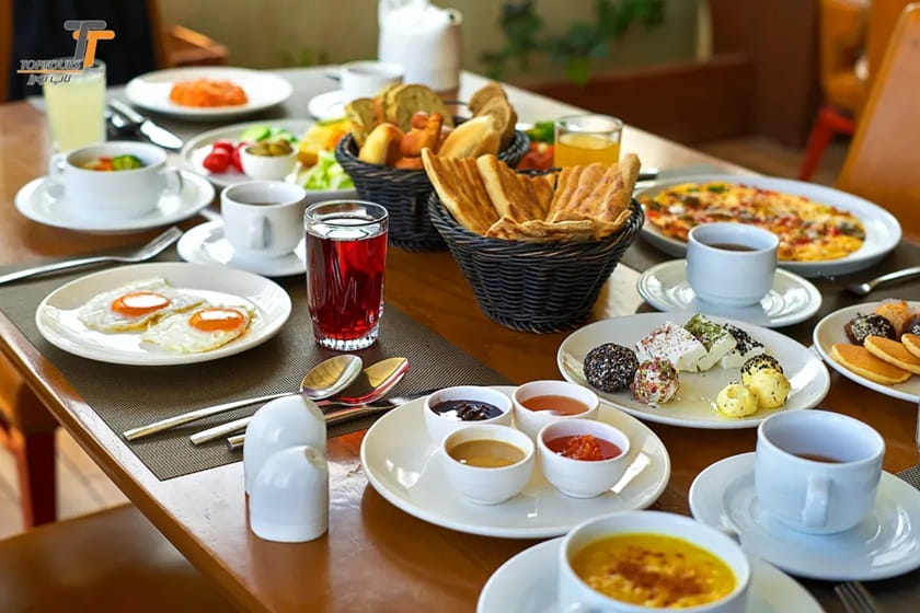 رستوران هتل بزرگ کوروش. منبع: صفحه اینستاگرام Kourosh.hotel. عکاس: نامشخص