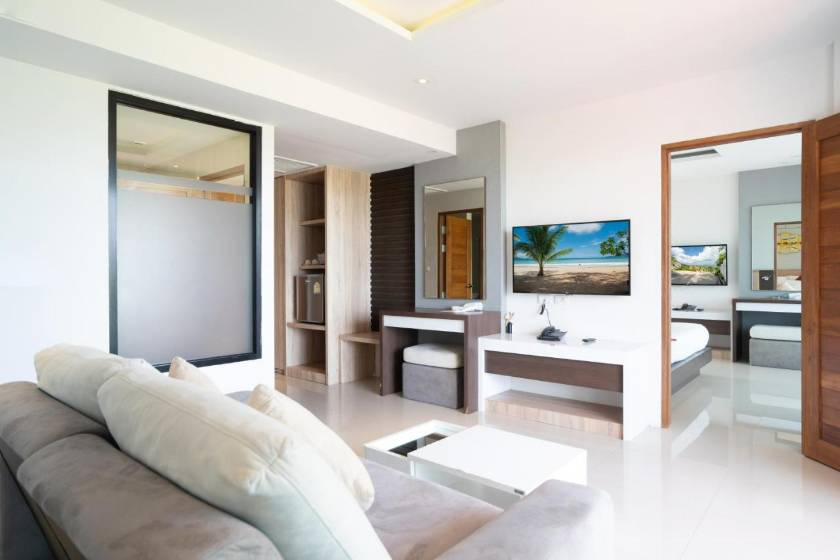 Paripas Patong Resort - Deluxe Double Room with Pool Access