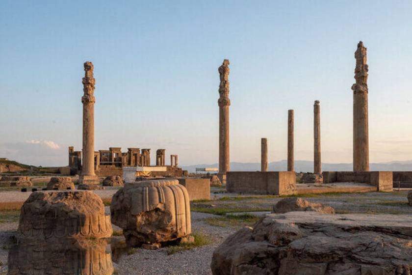 تلاش ناکام قاچاقچیان برای ربودن کتیبه باستانی در حریم تخت جمشید