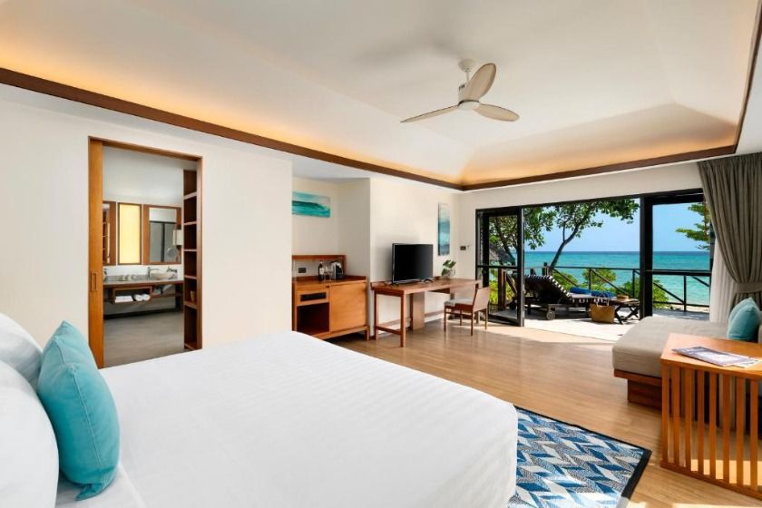 SAii Phi Phi Island Village Phuket - Beachfront Junior Suite
