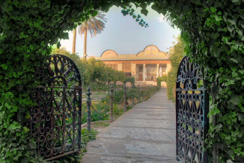 حیاط باغ نارنجستان قوام 