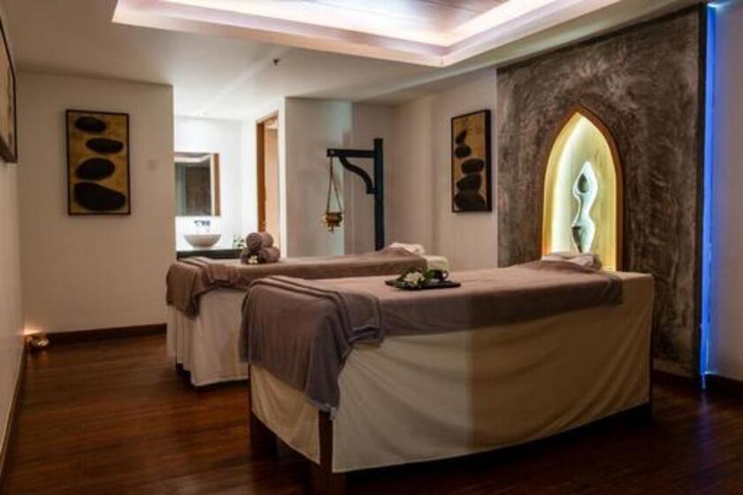 Holiday Inn Resort Phuket Karon Beach, an IHG Hotel phuket - massage