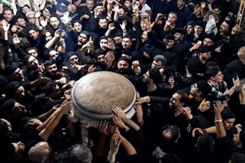 آیین سنتی طشت گذاری در مسجد جامع اردبیل