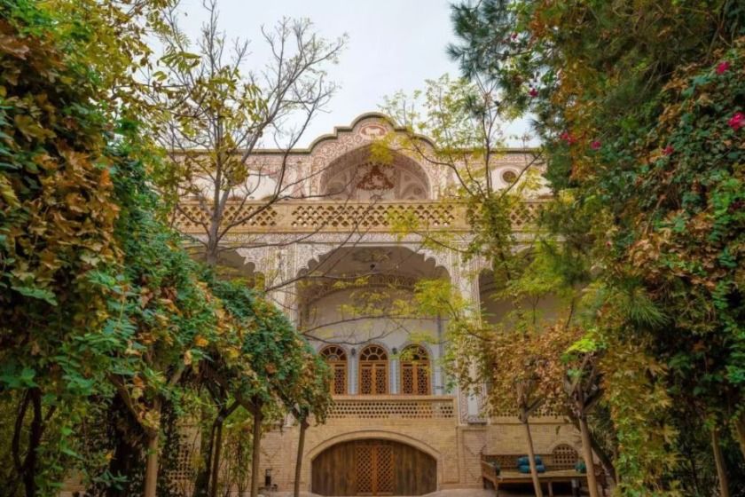 اقامتگاه سنتی خادمی کاشان