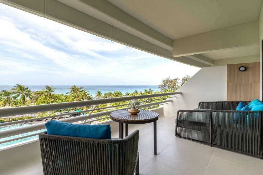 Pullman Phuket Karon Beach Resort - Deluxe Twin Room with Sea View