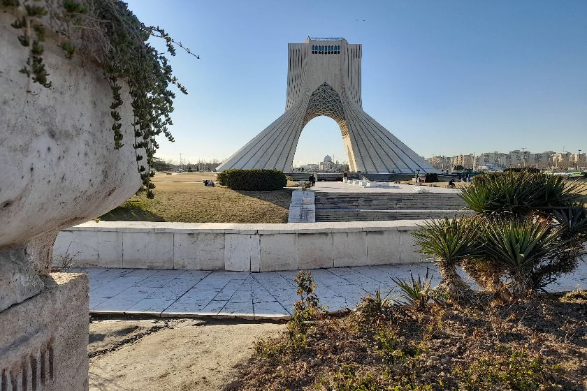 میدان آزادی در روز. منبع عکس: گوگل‌مپ. عکاس: Mohamad Mahdi Ahmadi