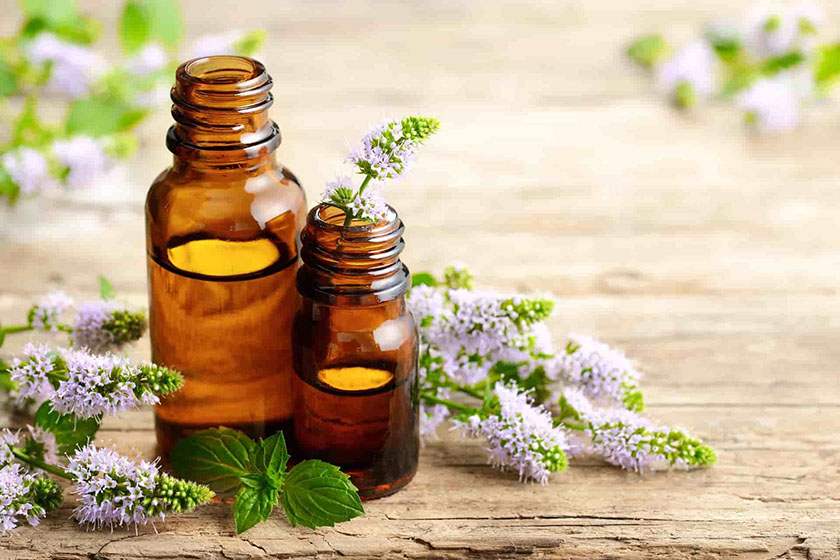 روز روغن های ضروری. منبع عکس: وبسایت Wishgardenherbs.com. عکاس: نامشخص