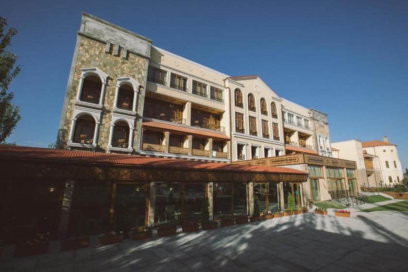Caucasus Hotel Yerevan - facade