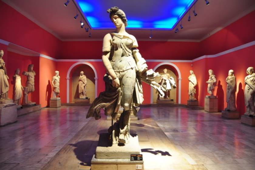 امکانات موزه باستان شناسی آنتالیا