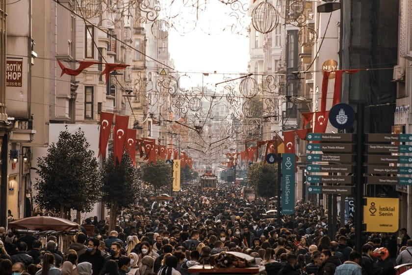 خیابان استقلال. منبع عکس: Pexels. عکاس: Serhat Erdogan