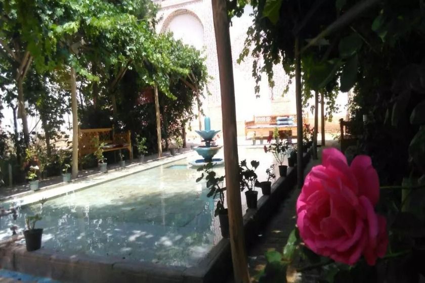 اقامتگاه سنتی خادمی کاشان - محوطه