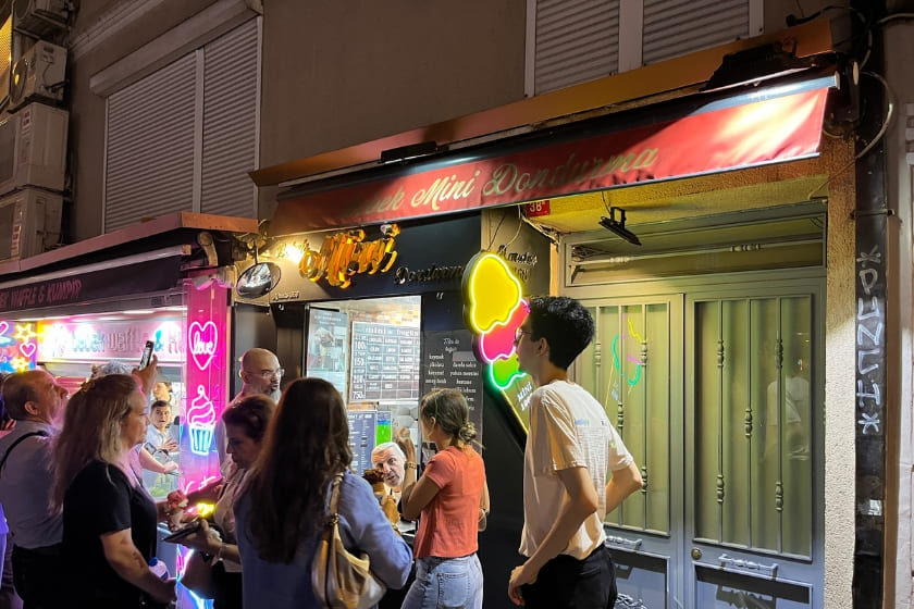بستنی فروشی مینی دوندورما 