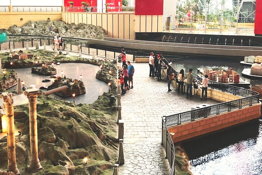 چالش آر سی فراری و قایق‌های کنترلی. منبع عکس: وبسایت Ferrariworldabudhabi.com. عکاس: نامشخص